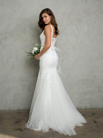 5249-LACE WEDDING GOWN W CORSET AND TRAIN BACK - Image 3