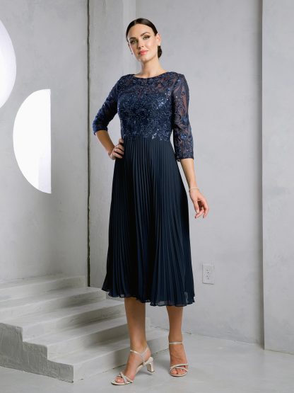 5285 | MIDI MAMA GOWN WITH PLEATED SKIRT AND LACE BODICE